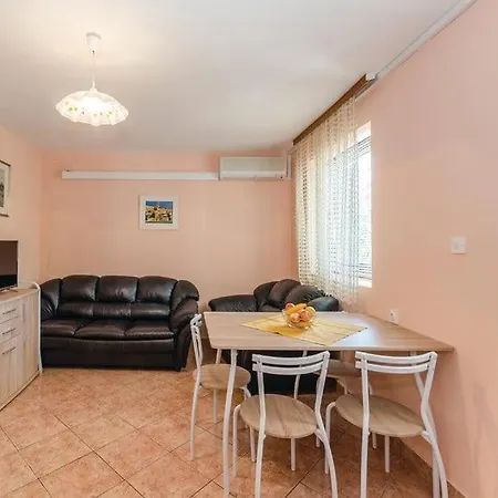 Apartman Nada *